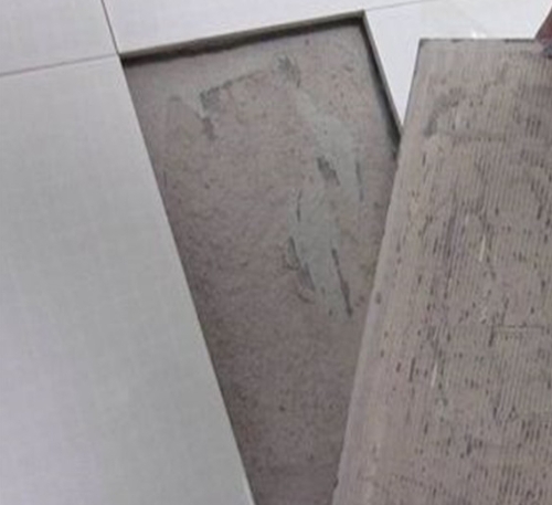 集安瓷砖空鼓维修公司分享瓷砖铺贴时如果打浆（即涂抹在瓷砖背面和基层上的砂浆或瓷砖胶）过少，会带来以下问题